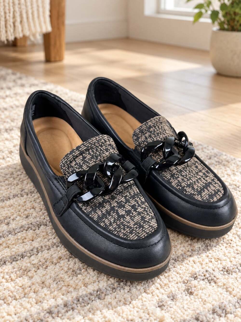 Clarks Zylah May Loafers Black Combi Leather Textile Chain Women’s 6.5 M NWOB